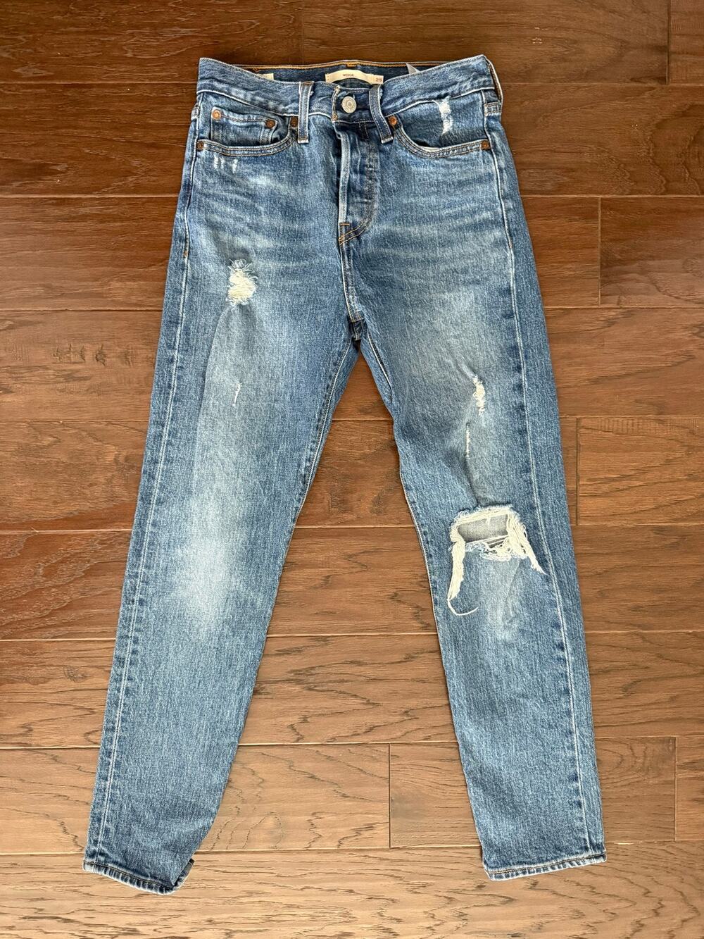 Levi’s Wedgie Distressed Jeans size 25